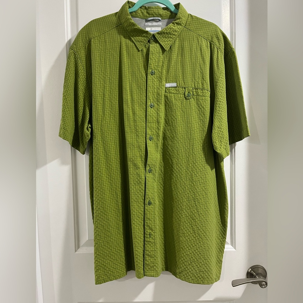 Columbia Omni-Shade Green Button Up Shirt